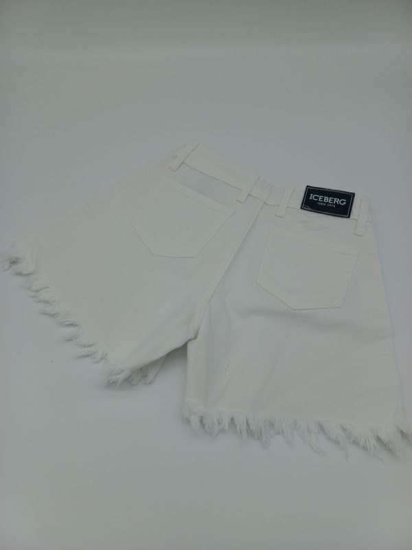 17188086304288884531679296155138 JEANS