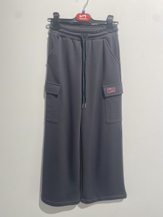 Z8161J1 PANTALONI CON TASCONI "HANGAR93"